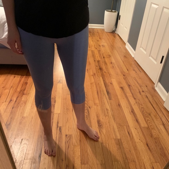 Lululemon Periwinkle In The Flow Crop - Picture 5 of 5
